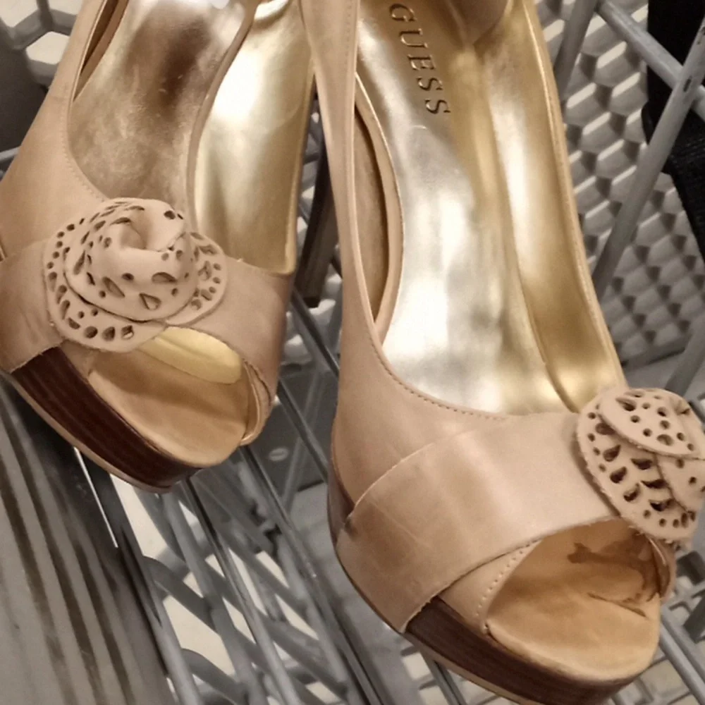 Guess Shoes Size 10